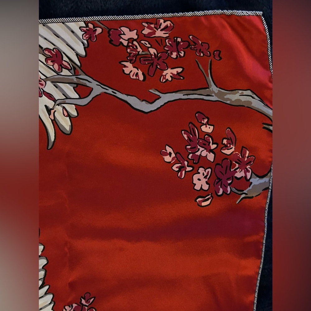 COPY - Authentic Louis Vuitton silk scarf. Absolutely gorgeous. - Picture 7 of 16